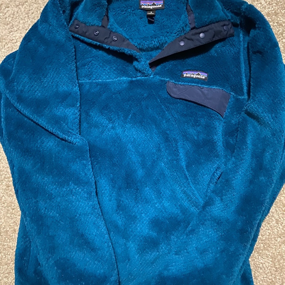 Small blue Patagonia button up fleece